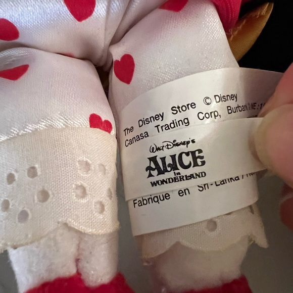 Alice In Wonderland Disney Store Plush Small Bean Bag Vintage QUEEN OF HEARTS - Picture 7 of 9
